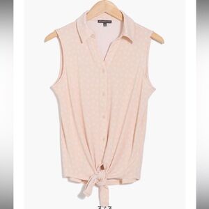 NWOT Adrianna Papell Tie Hem Button Up Sleeveless Shirt Champ Blush Small Daisy